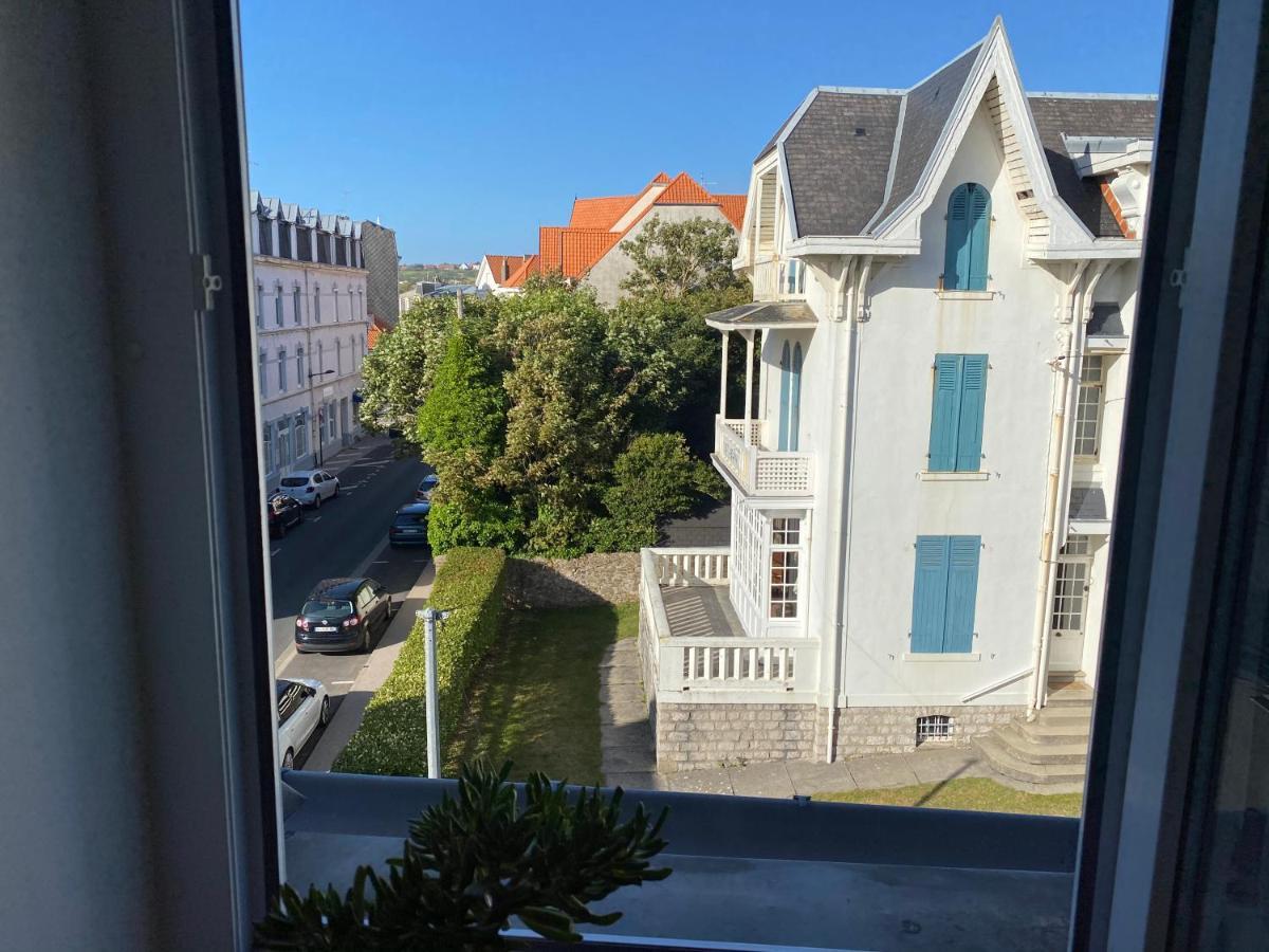 L'Universel Wimereux Luaran gambar